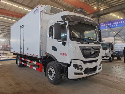 東風天錦6.8米貨箱冷藏車，後部加裝液壓尾闆超實惠